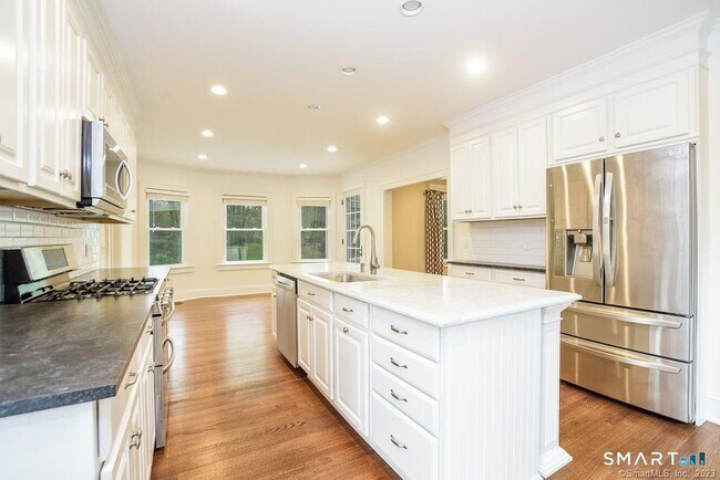 Building Photo - 456 White Oak Shade Rd