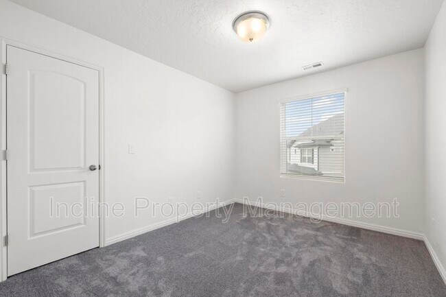 Building Photo - 97 E Polaris Dr