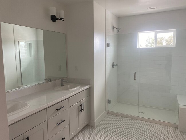 Building Photo - Stunning, Brand new 3BD/2.5BA home in Righetti Ranch