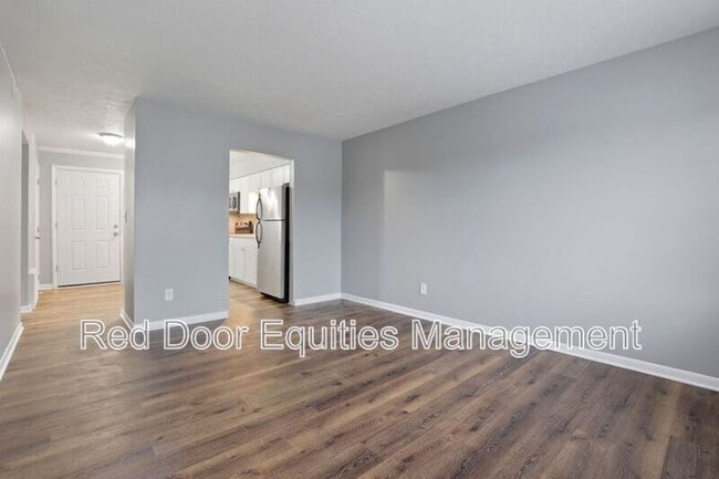 Building Photo - 129 W Walnut St