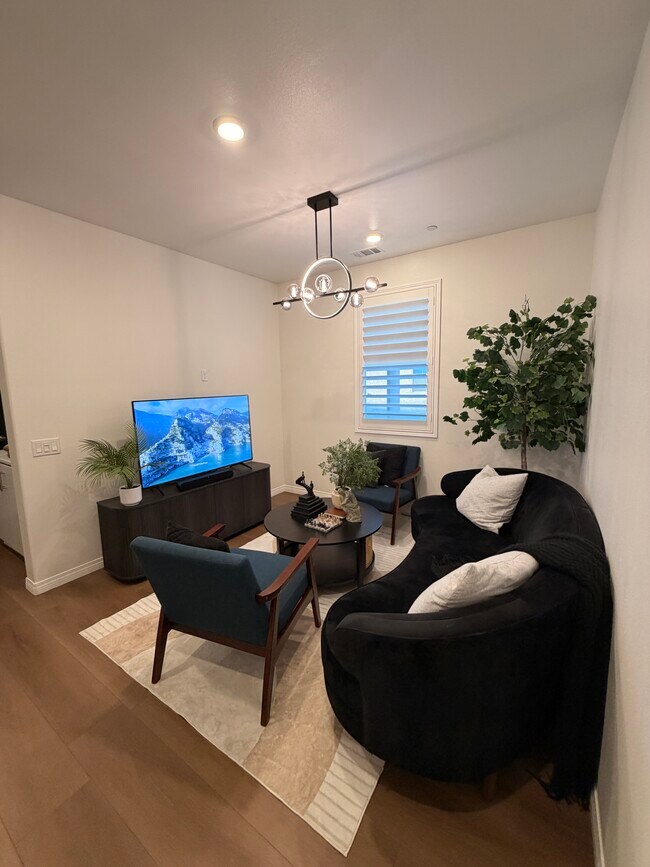 Building Photo - 36351 Elizabeth Ln