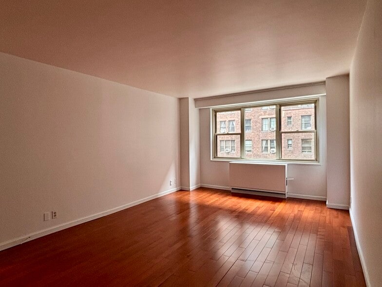 Primary Photo - 400 E 54th St