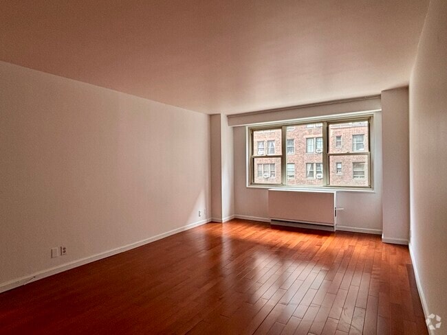 Building Photo - 400 E 54th St