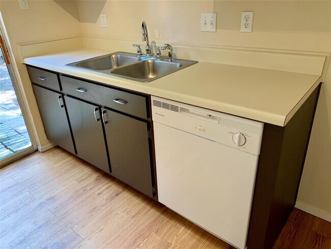 Building Photo - 22 N Wavy Oak Cir