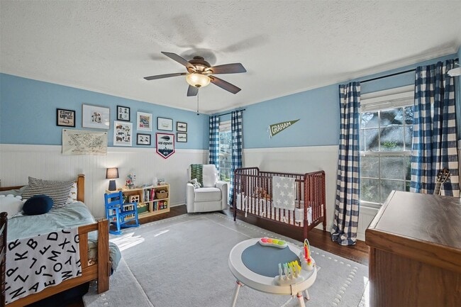 Building Photo - 2100 Daisy Ln