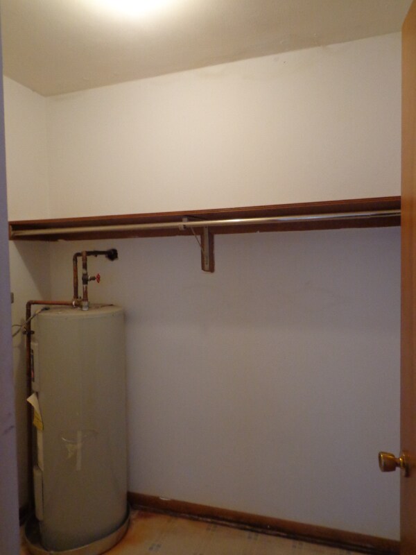 Building Photo - 712 Cedar Dr
