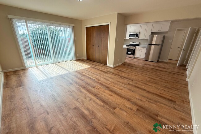 Building Photo - Beautifully Remodeled 3 Bedroom, 2 Bathroo...
