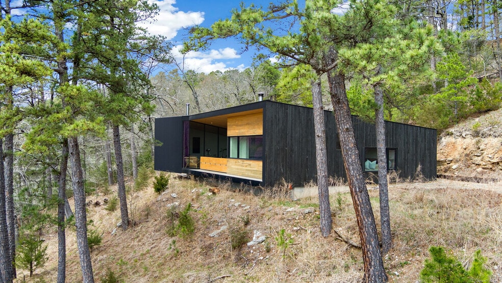Building Photo - 8463 Tanglewood Rd