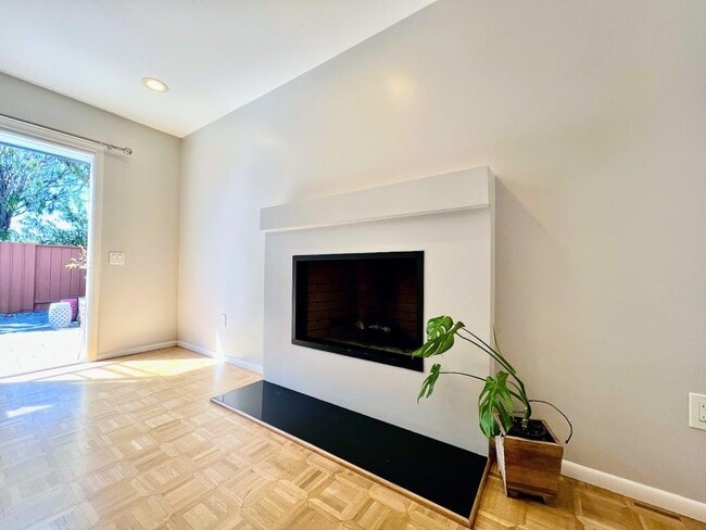 Building Photo - 630 Pilgrim Dr