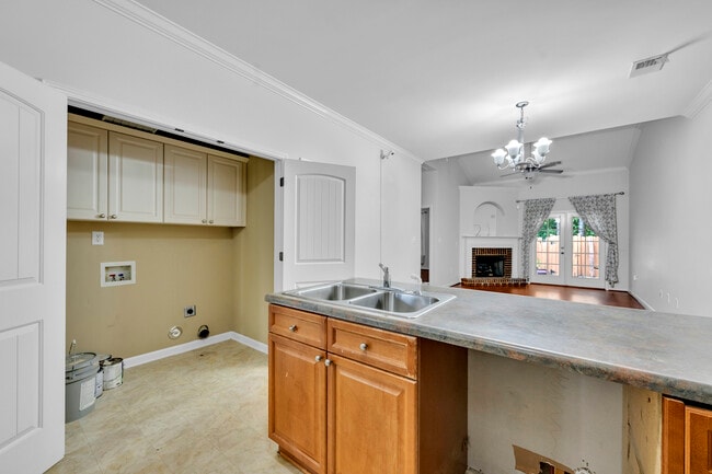 Building Photo - 1017 Ashwood Dr