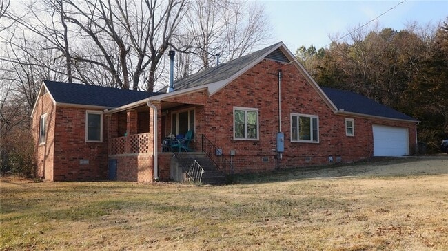 Building Photo - 2108 W Stone St