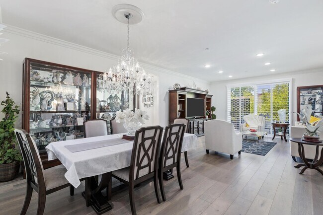 Building Photo - 5253 Vantage Ave