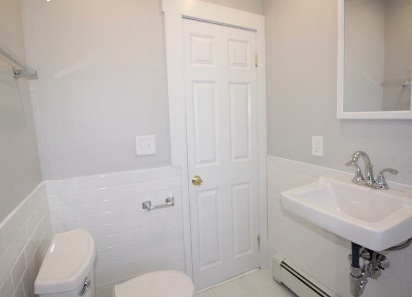 Building Photo - 12 Albion Pl