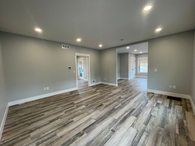 Building Photo - Beautiful One Bedroom in Cherry Hill - All Utilities Including WiFi are included!