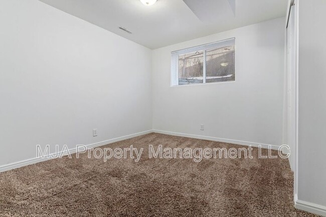 Building Photo - 443 Dorothea Way