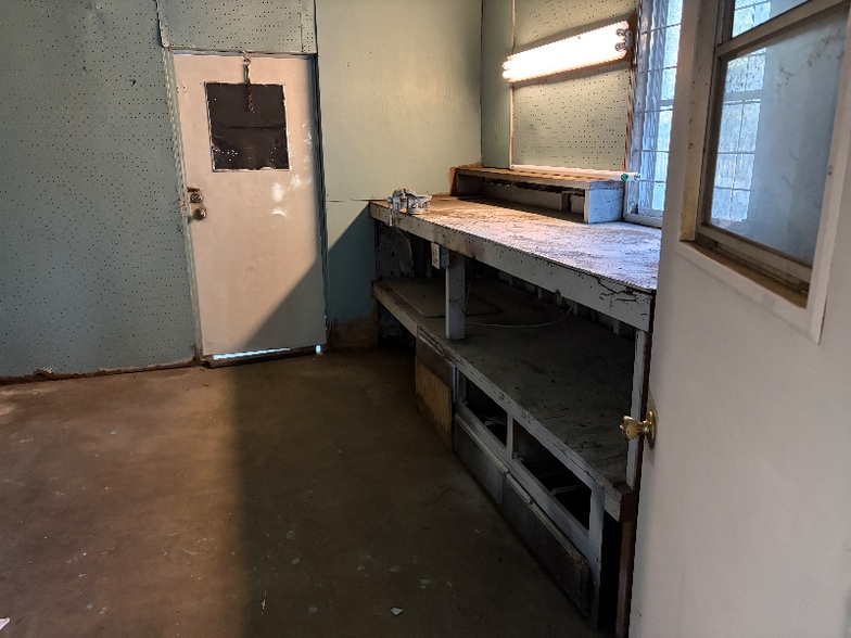 Building Photo - 9640 Gatun St