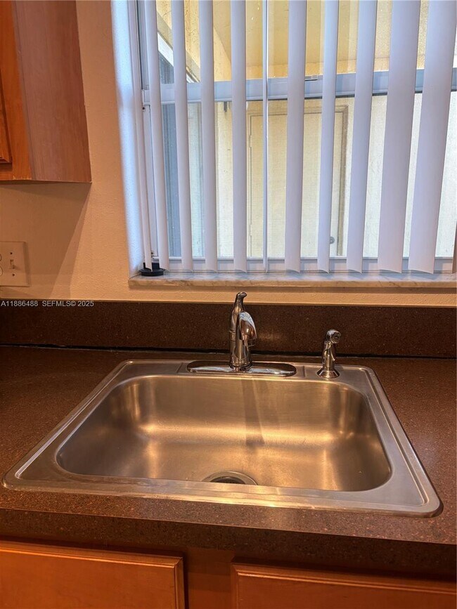 Building Photo - 7680 Westwood Dr