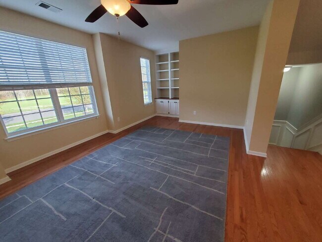 Building Photo - Impeccable 3 Bed / 2.5 Bath Townhome – Packed with Custom Upgrades!