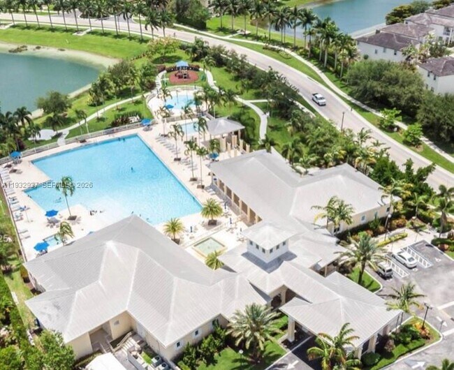 Building Photo - 133 SE 28th Ter