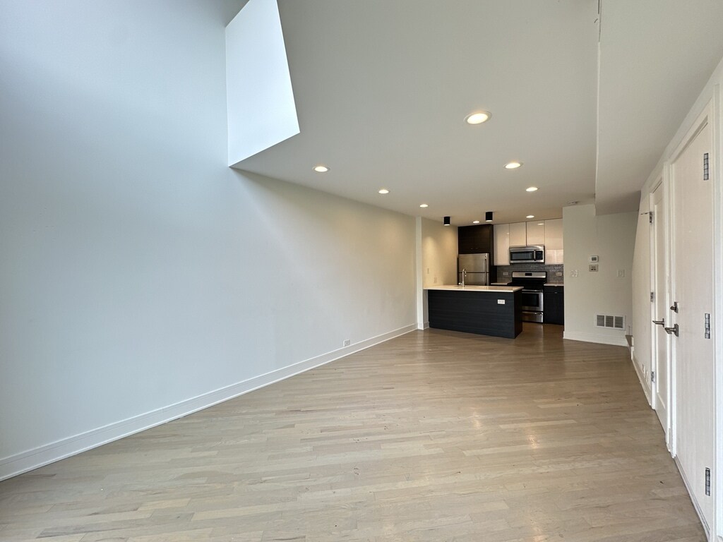Building Photo - 853 W Grace St