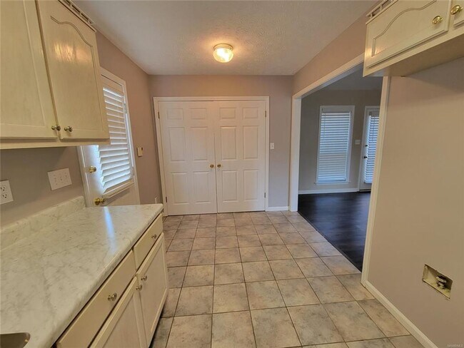 Building Photo - 6501 Juniper Tree Ln