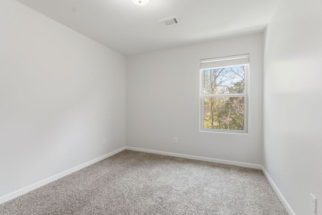 Building Photo - Murfreesboro Townhome
