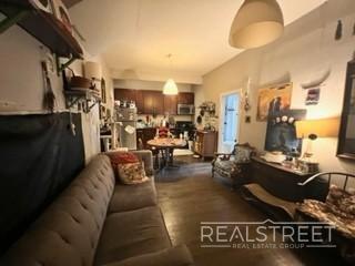 Building Photo - Duplex 2 BR in Bushwick