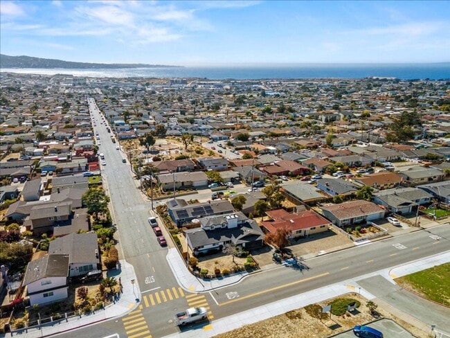 Building Photo - Upper Seaside four bedroom and two bath