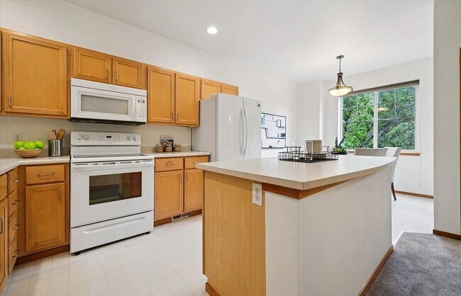 Building Photo - 775 SW Dillan Dr