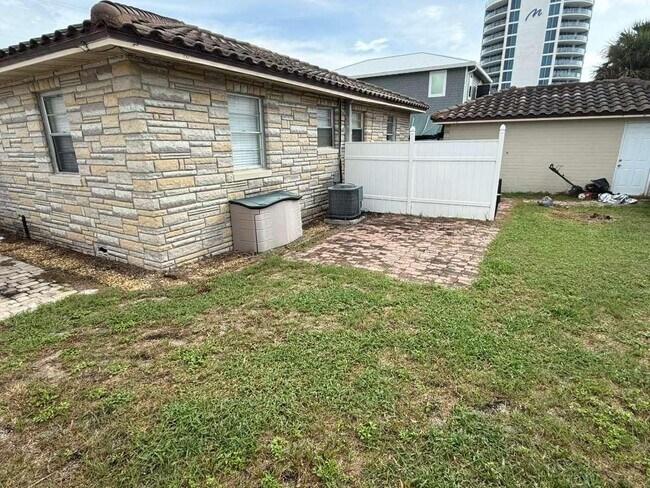 Building Photo - 140 Frazar Rd