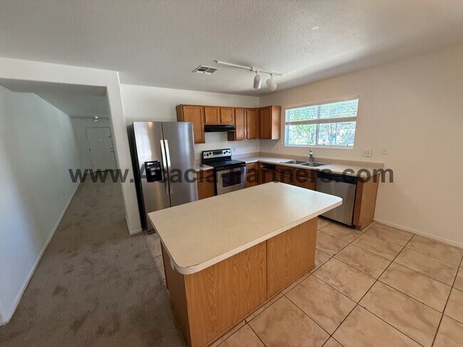 Building Photo - Three bedroom home in Mesquite Ranch