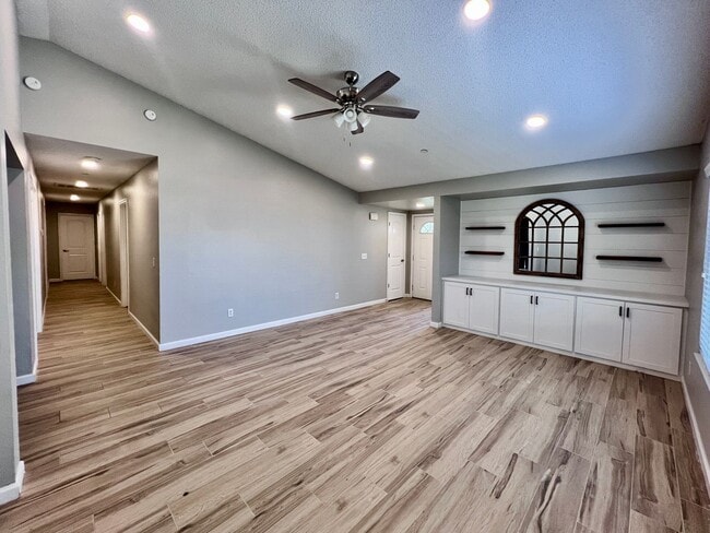 Building Photo - $2,850 Shaw & Academy 4 Bedroom / 2 Bathro...