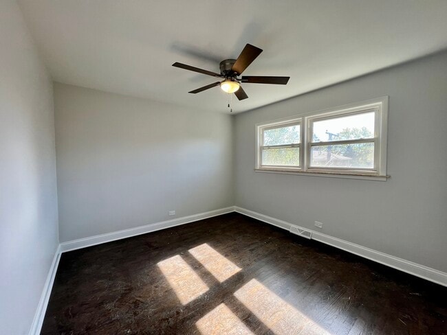 Building Photo - 3335 W Pratt Ave