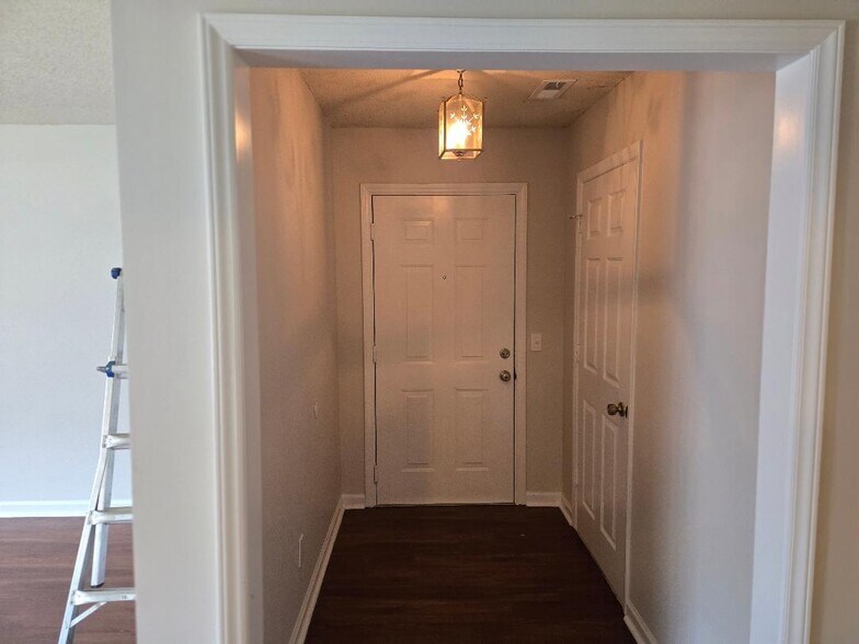Building Photo - 11 Meadowood Glen Way