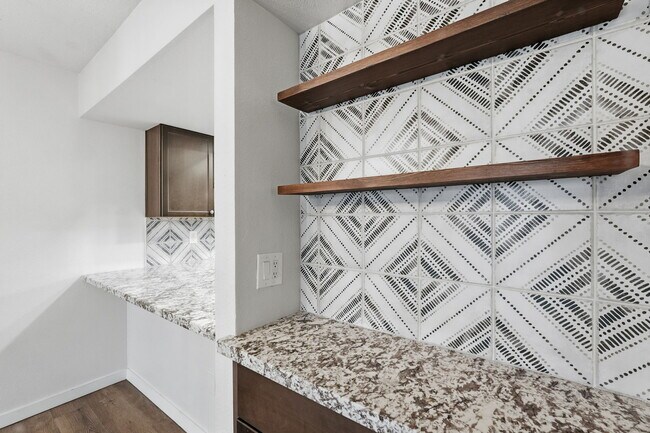 Building Photo - 10828 N Biltmore Dr