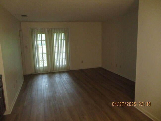Building Photo - 2110 Lennox St