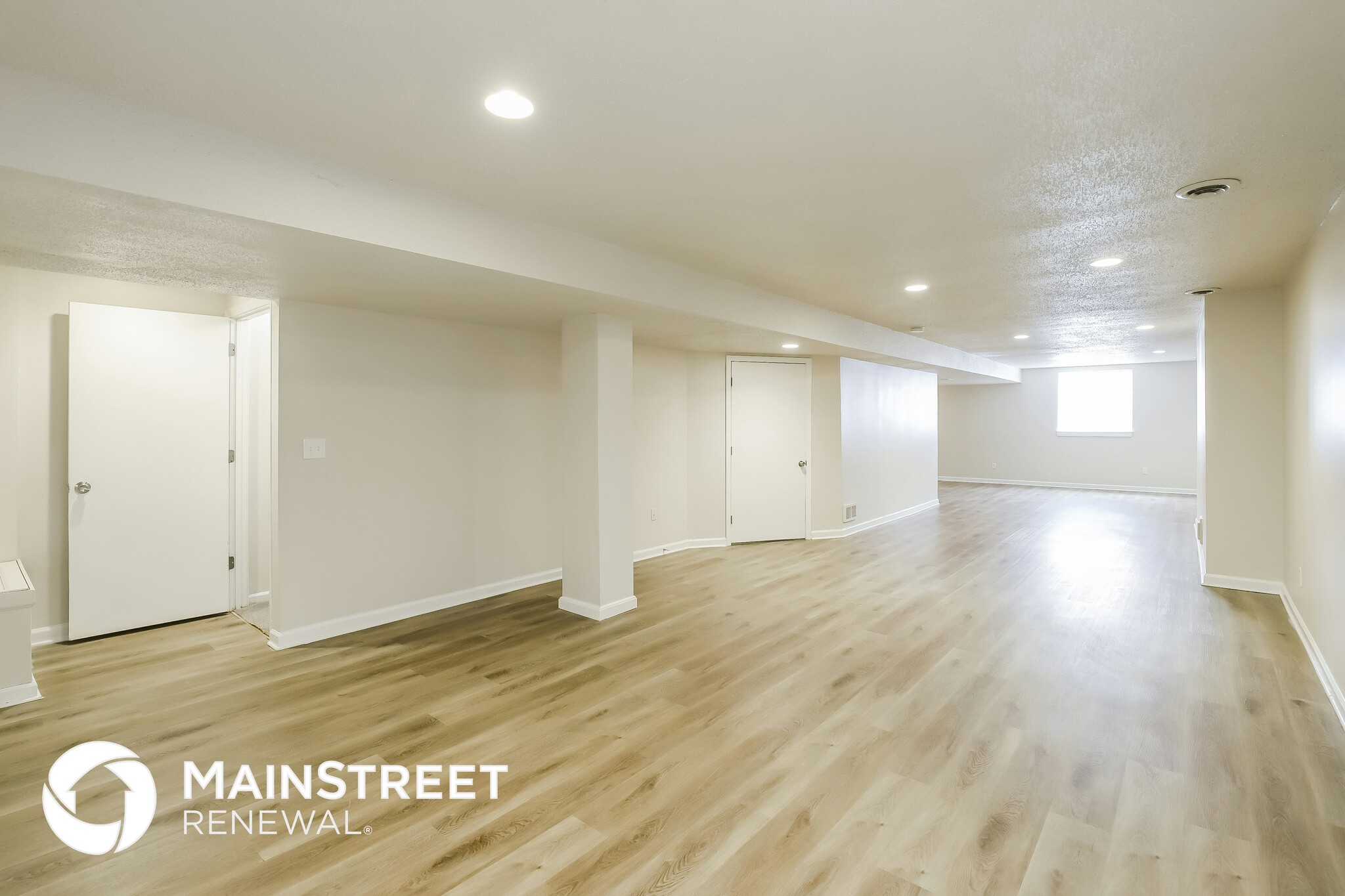 Building Photo - 13704 Bennington Ave