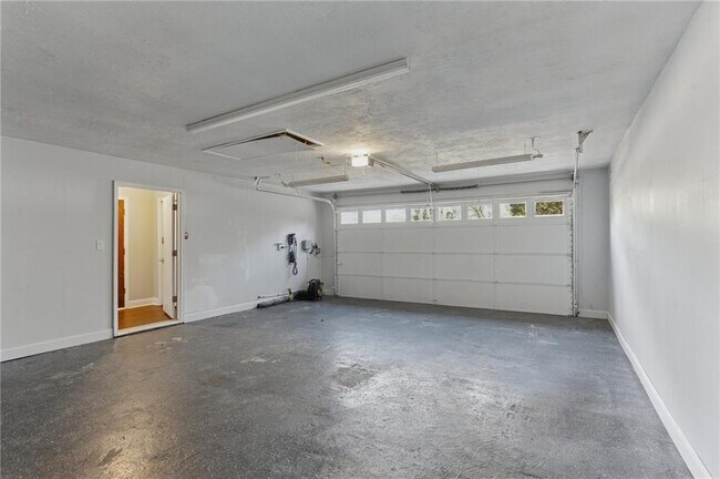 Building Photo - 2238 N River Trail