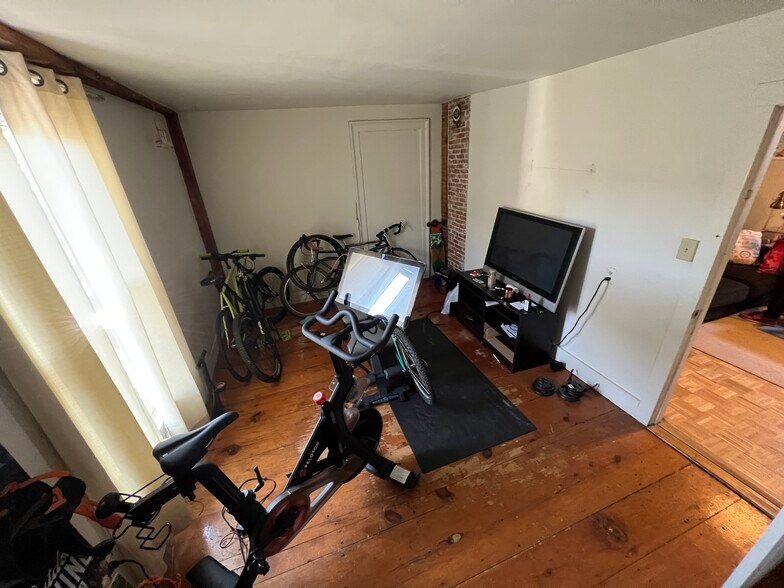 Building Photo - 192 Pine St