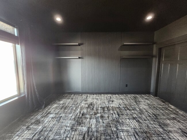 Building Photo - Elegant 4 Bed, 2 Ba Home - MANY Upgrades &...