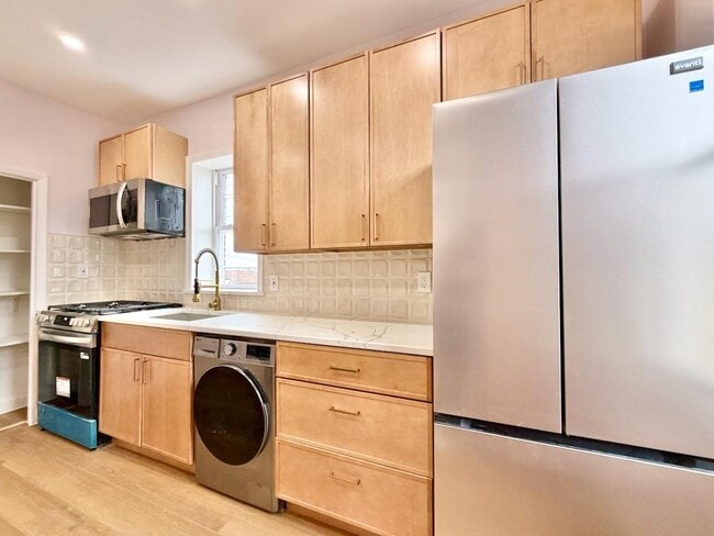 Building Photo - 130 Beach St