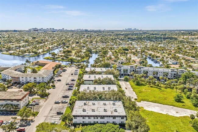 Building Photo - 101 SE 6th Ave