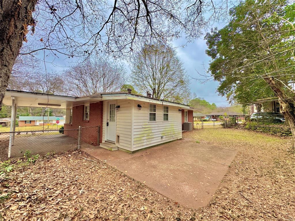 Building Photo - 3346 Vermont Dr