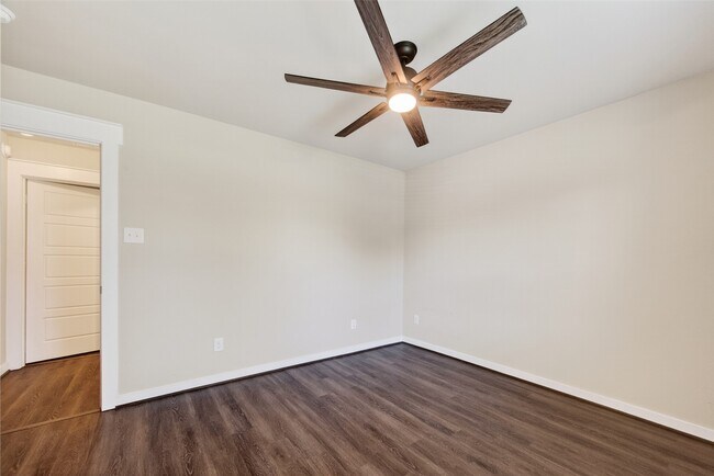 Building Photo - 12322 Sabine Point Dr