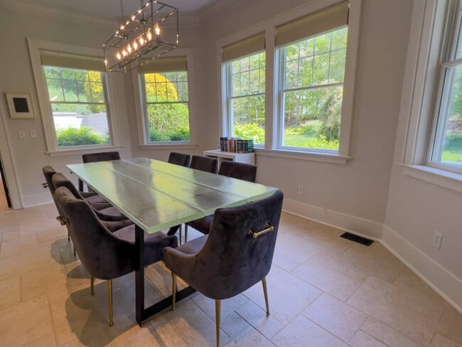 Building Photo - 118 Water Mill Towd Rd