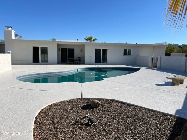 Building Photo - 4847 E Calle de Las Estrellas Rd
