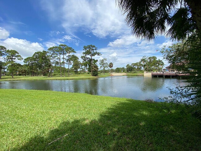 Building Photo - 511 SW Hampton Ct