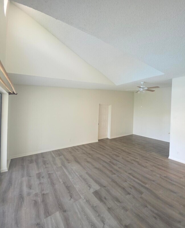 Building Photo - 202 Foxtail Dr