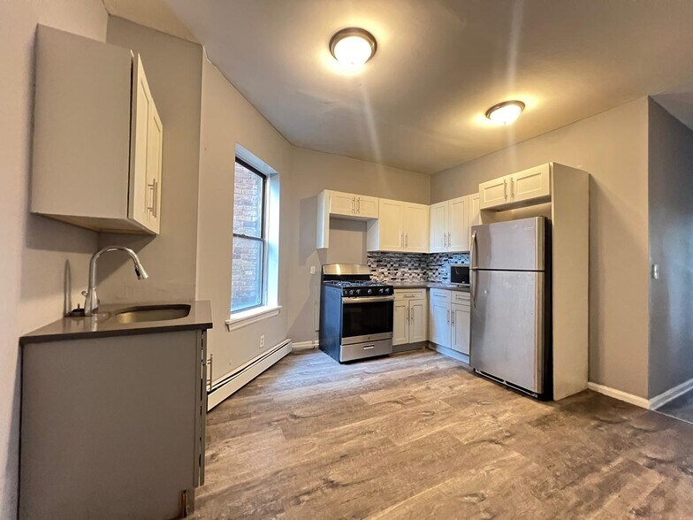 240 Bergen Ave 3R - 232 Bergen Ave