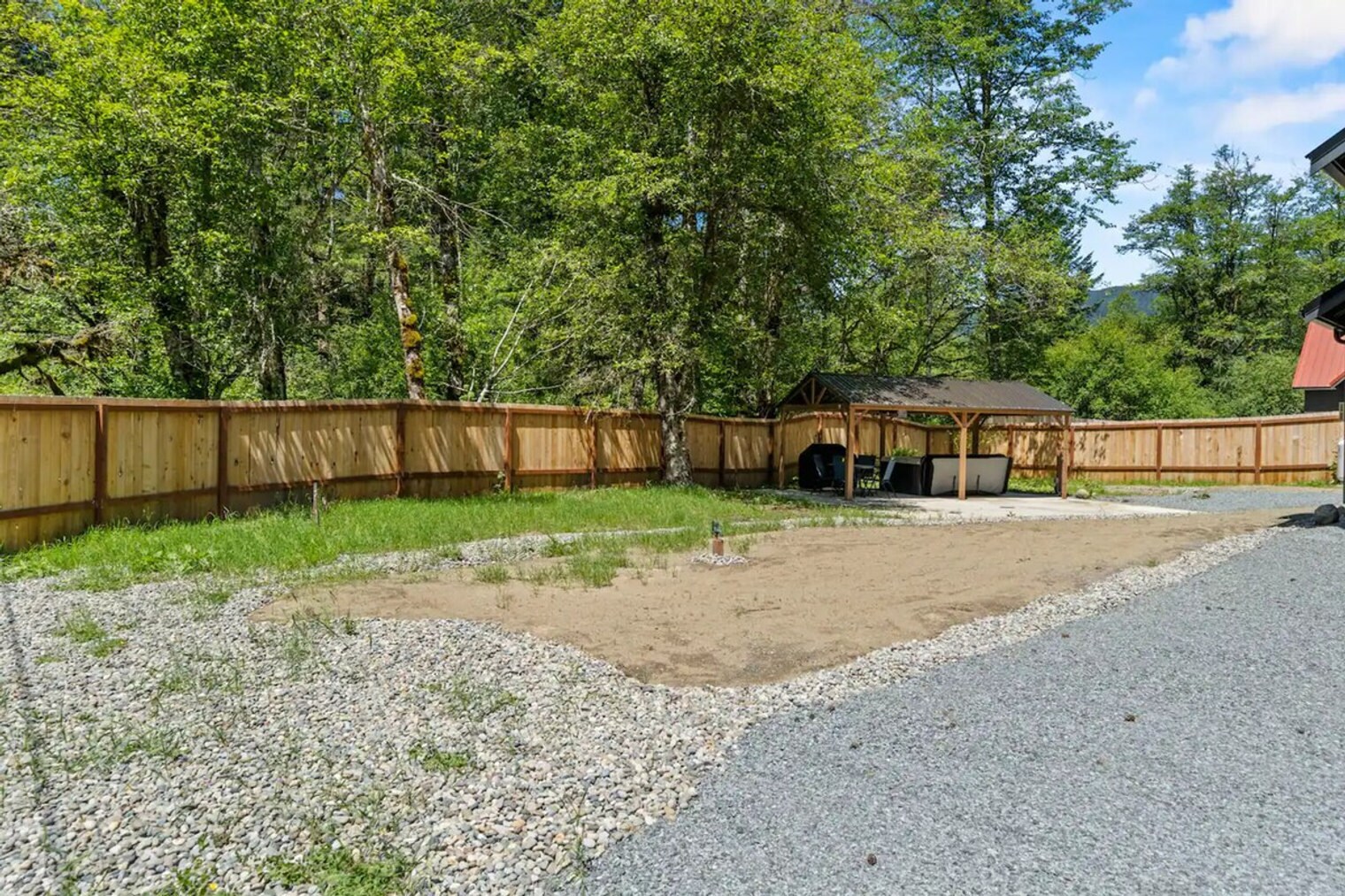 Building Photo - 253 Skate Creek Rd N